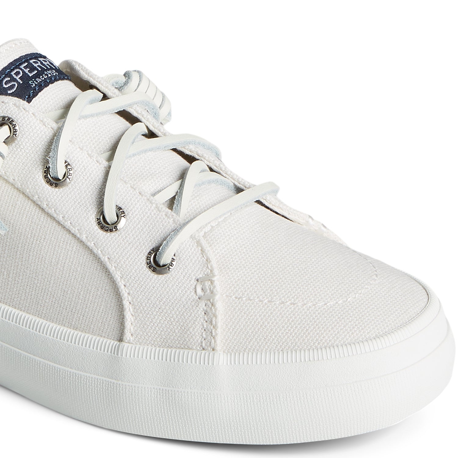 Women's Crest Vibe Sneakers - White (L139340430)
