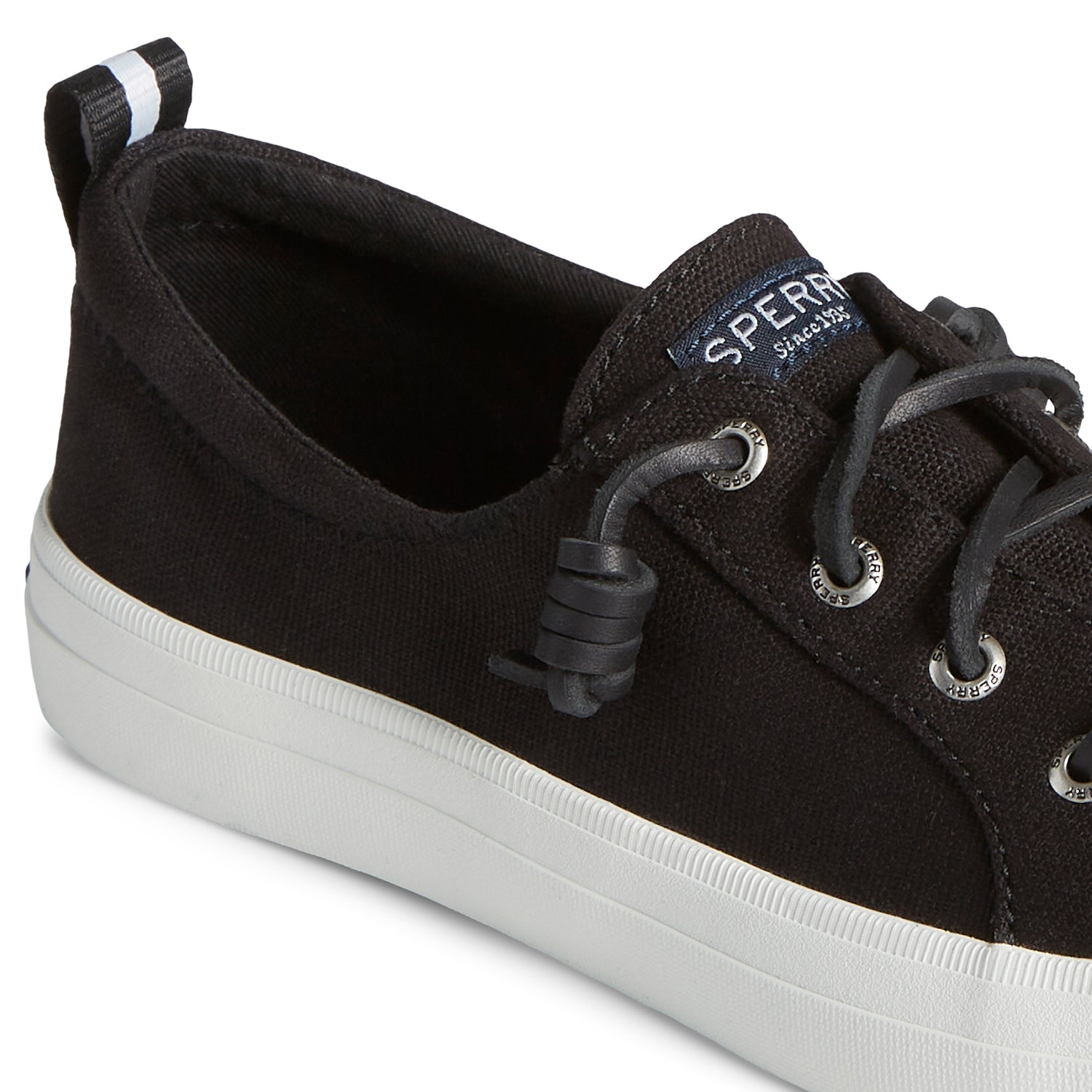 Women's Crest Vibe Sneakers - Black (L139341290)